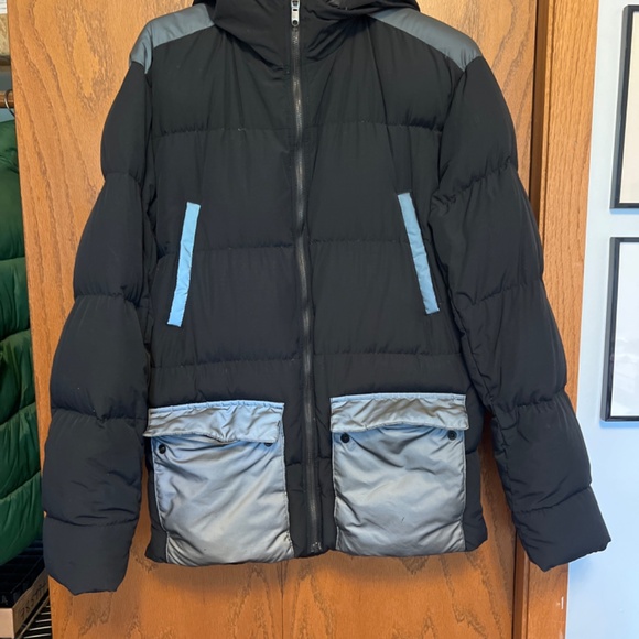 Lululemon Mens Puffer Coat classic gray black w/hood  pockets Like new - Picture 2 of 9